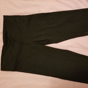 Fabletics knee crop leggings